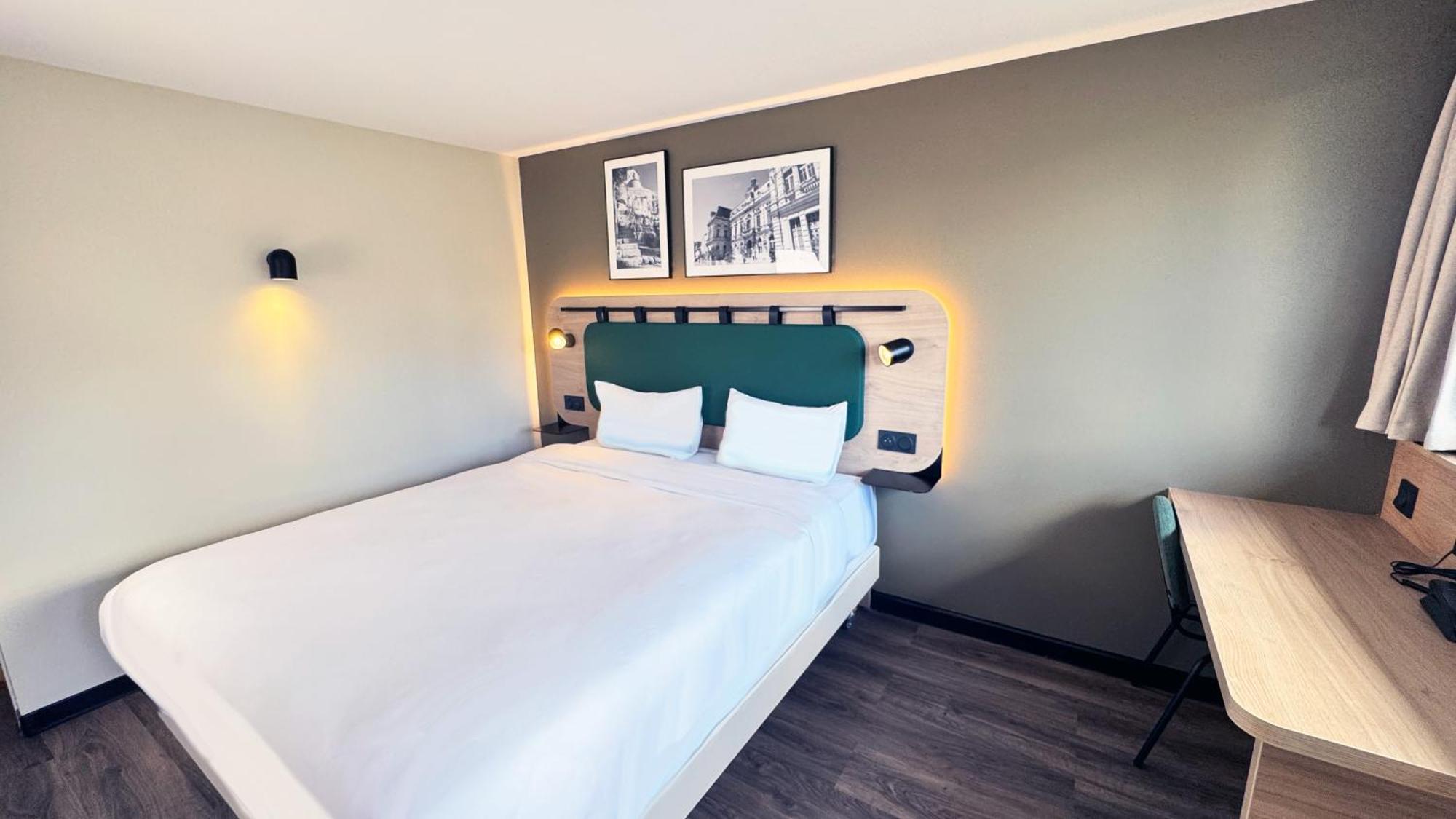 Campanile Bollene A7 Hotel Bagian luar foto